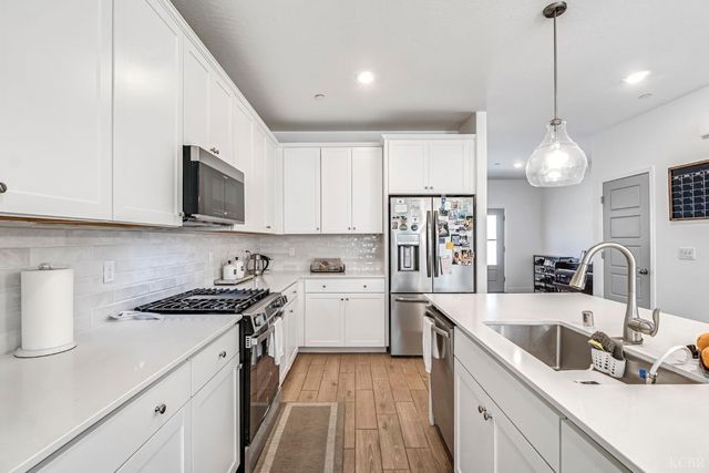 2453 W Claridge Way, Hanford, CA 93230
