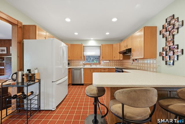 2 Ward Drive, Danbury, CT 06810