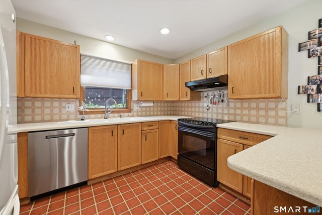 2 Ward Drive, Danbury, CT 06810