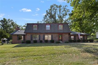 912 Indian Hills Drive, St Charles, MO 63301