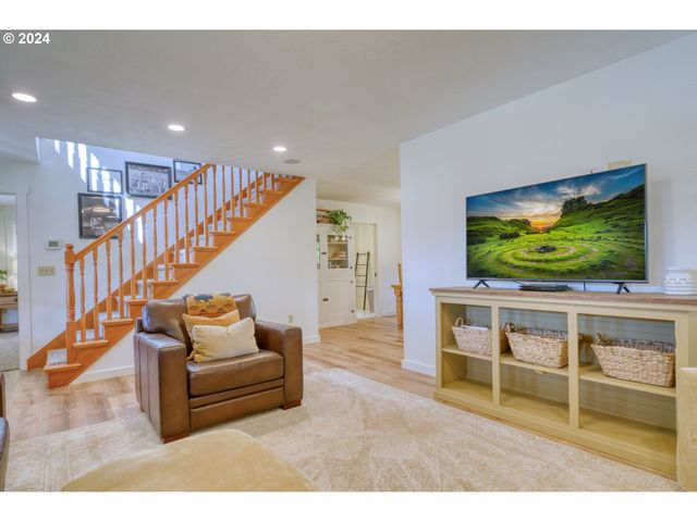 75401 CLATSKANIE VALLEY Dr, Clatskanie, OR 97016