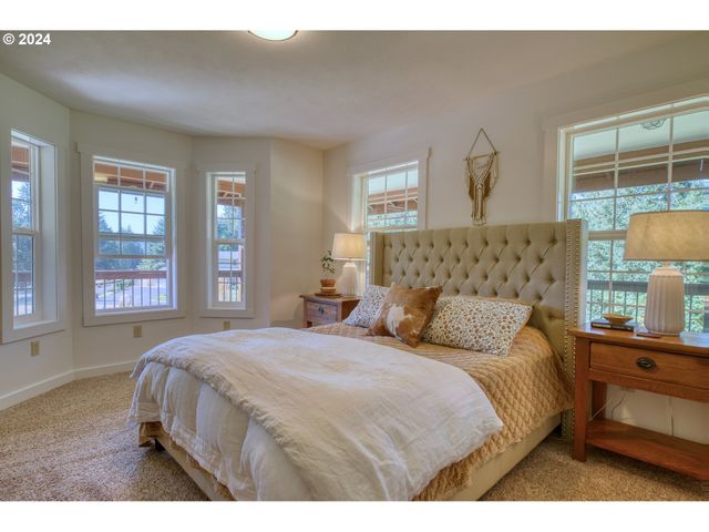 75401 CLATSKANIE VALLEY Dr, Clatskanie, OR 97016