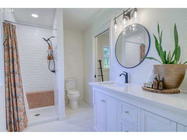 75401 CLATSKANIE VALLEY Dr, Clatskanie, OR 97016