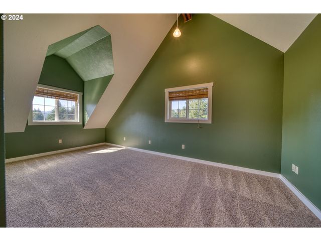 75401 CLATSKANIE VALLEY Dr, Clatskanie, OR 97016