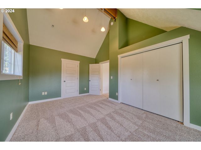 75401 CLATSKANIE VALLEY Dr, Clatskanie, OR 97016