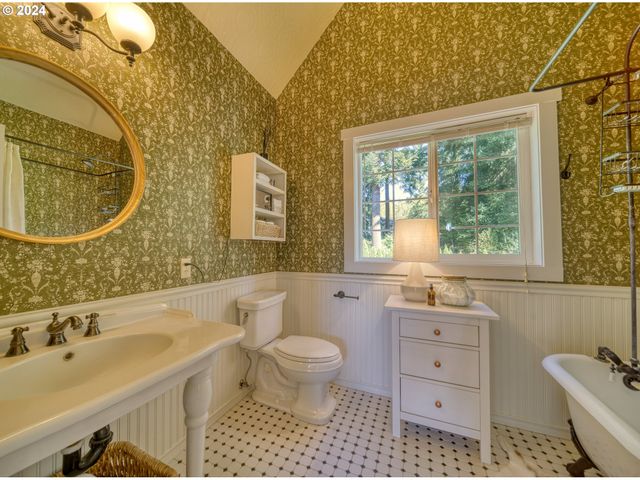 75401 CLATSKANIE VALLEY Dr, Clatskanie, OR 97016