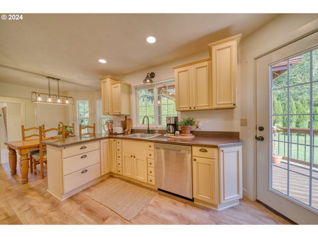 75401 CLATSKANIE VALLEY Dr, Clatskanie, OR 97016