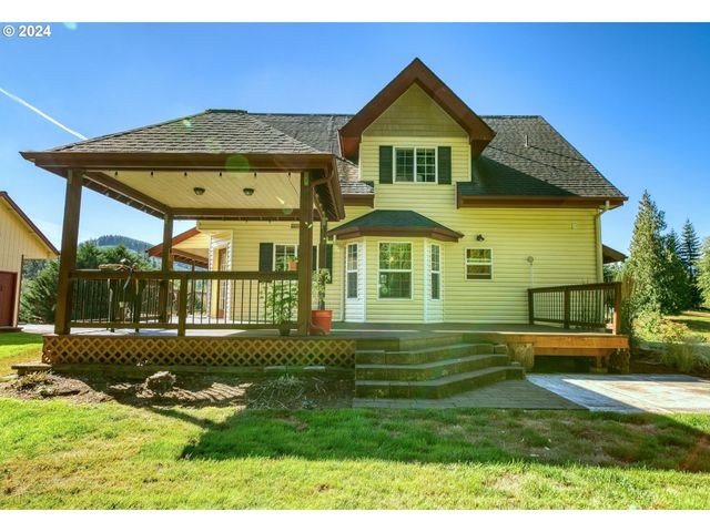 75401 CLATSKANIE VALLEY Dr, Clatskanie, OR 97016