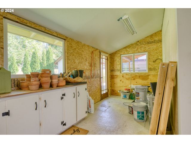 75401 CLATSKANIE VALLEY Dr, Clatskanie, OR 97016