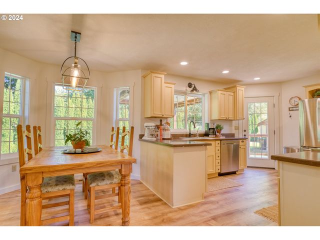 75401 CLATSKANIE VALLEY Dr, Clatskanie, OR 97016