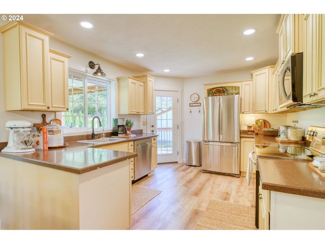 75401 CLATSKANIE VALLEY Dr, Clatskanie, OR 97016