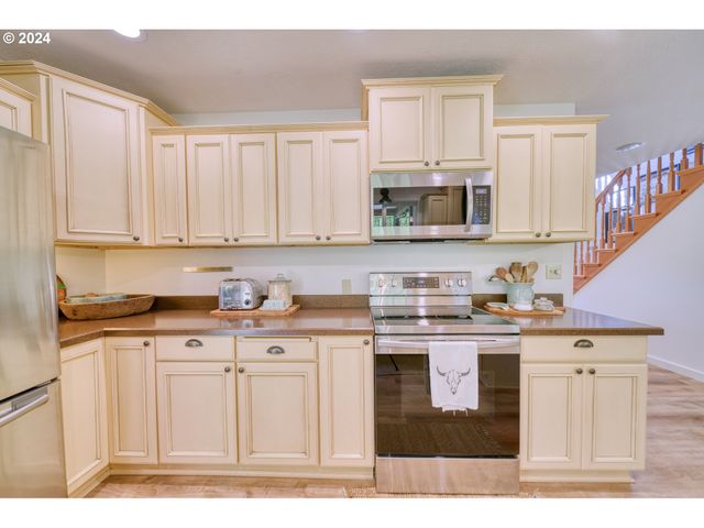 75401 CLATSKANIE VALLEY Dr, Clatskanie, OR 97016