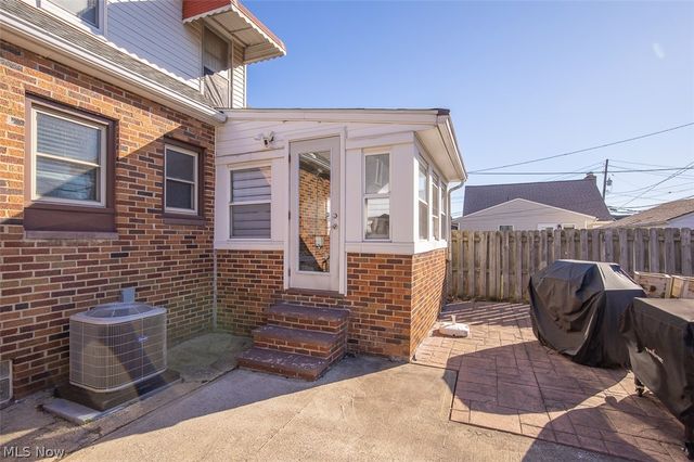 903 North Avenue, Cleveland, OH 44134