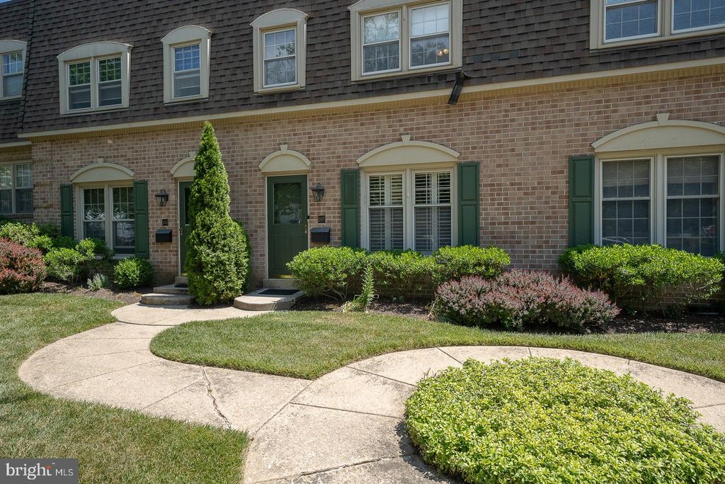 207 BLOOMINGDALE AVE #8B, WAYNE, PA 19087 — exterior
