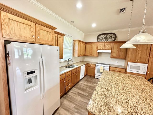 318 E 4th Street, Lindsay, TX 76250