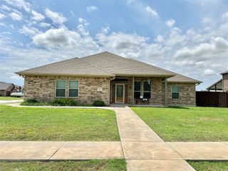 318 E 4th Street, Lindsay, TX 76250