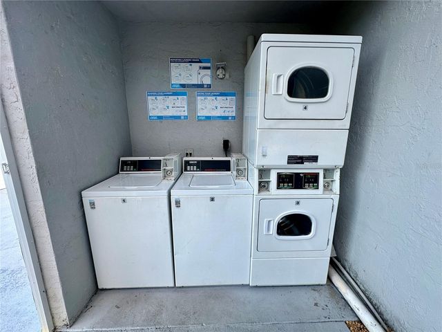 1860 PHILLIPPI SHORES DRIVE 2B, Sarasota, FL 34231