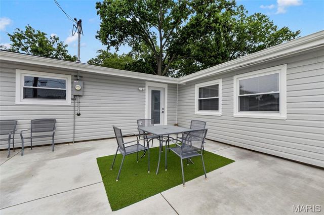 732 Hubert Drive, St Louis, MO 63125