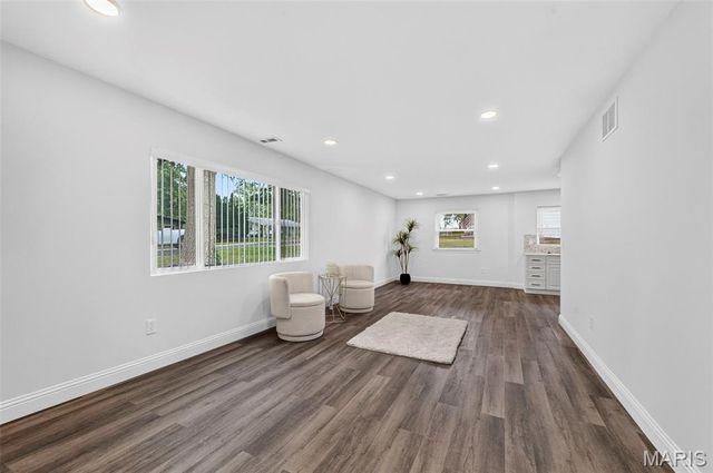 732 Hubert Drive, St Louis, MO 63125