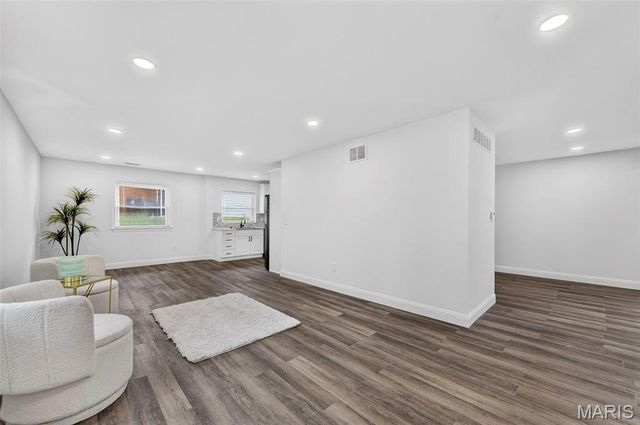 732 Hubert Drive, St Louis, MO 63125