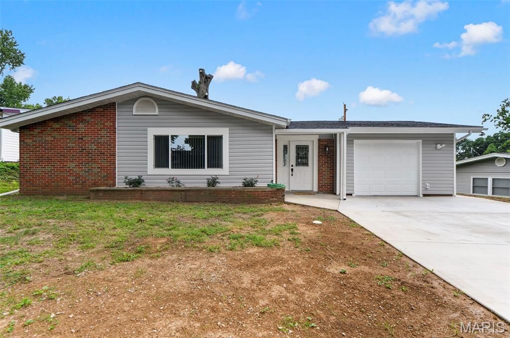 732 Hubert Drive, St Louis, MO 63125