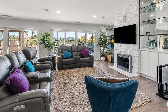 1427 Buckskin Dr, Escondido, CA 92029