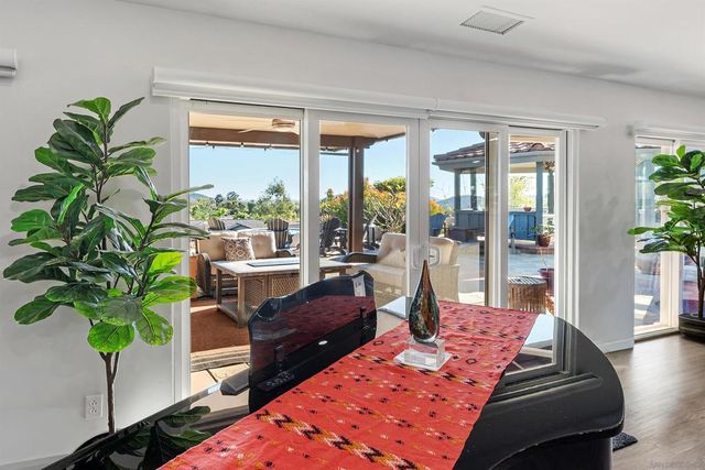 1427 Buckskin Dr, Escondido, CA 92029