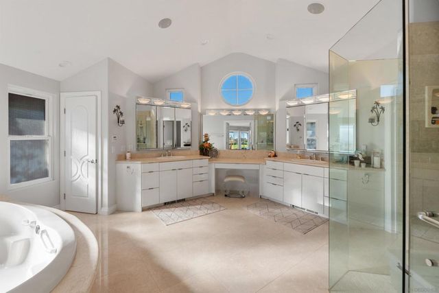 1427 Buckskin Dr, Escondido, CA 92029