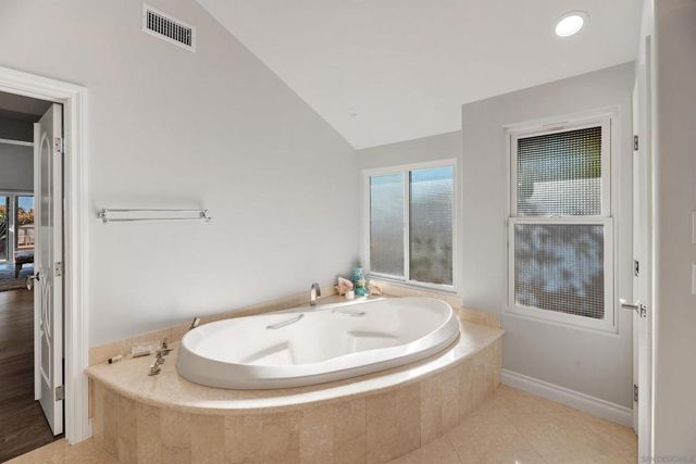 1427 Buckskin Dr, Escondido, CA 92029