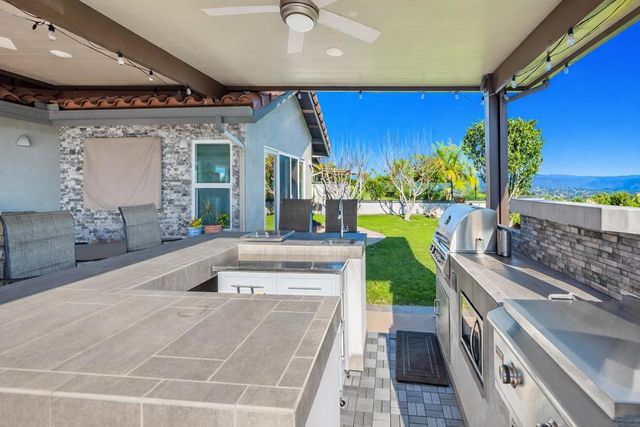 1427 Buckskin Dr, Escondido, CA 92029