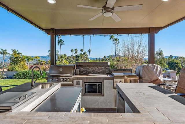 1427 Buckskin Dr, Escondido, CA 92029