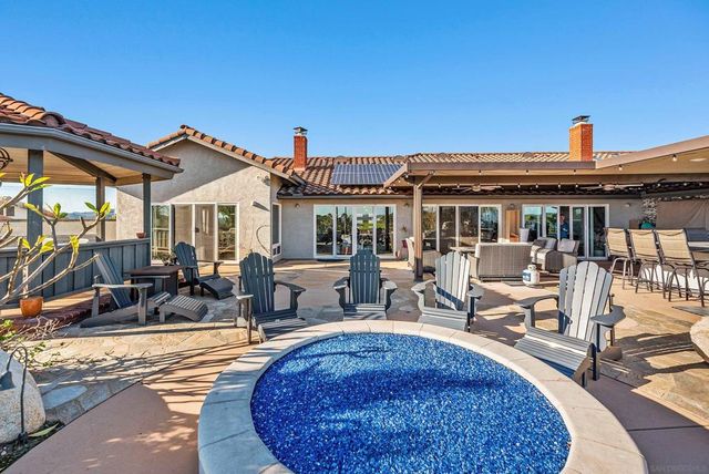 1427 Buckskin Dr, Escondido, CA 92029