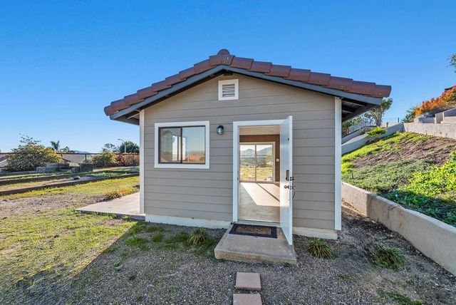 1427 Buckskin Dr, Escondido, CA 92029