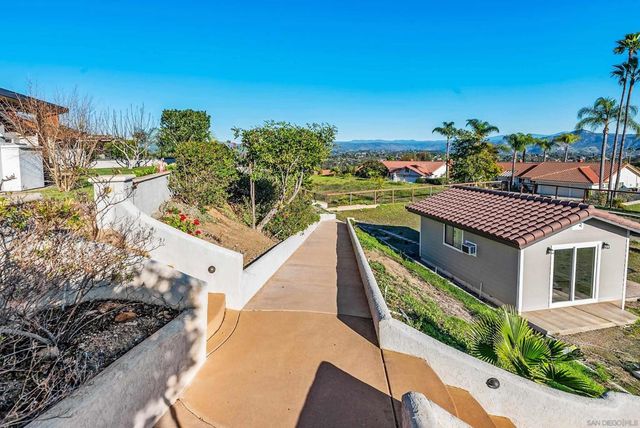 1427 Buckskin Dr, Escondido, CA 92029