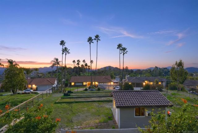 1427 Buckskin Dr, Escondido, CA 92029