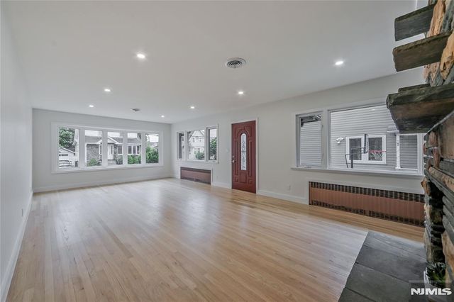 21 E Central Avenue, Bergenfield, NJ 07621