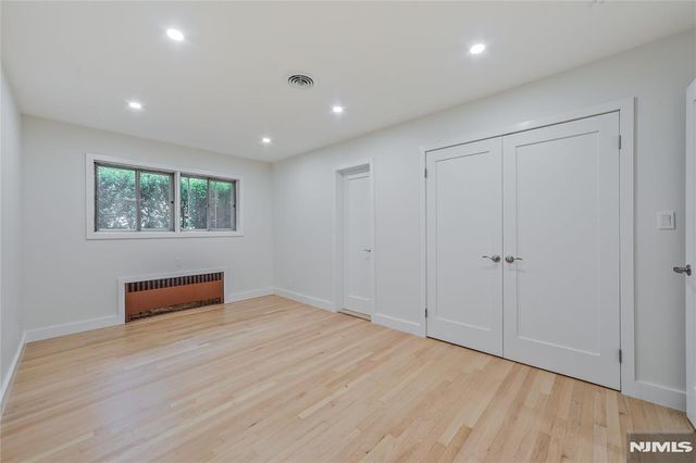 21 E Central Avenue, Bergenfield, NJ 07621