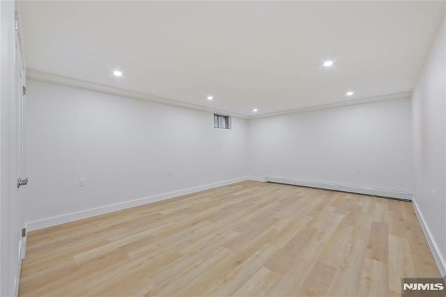 21 E Central Avenue, Bergenfield, NJ 07621