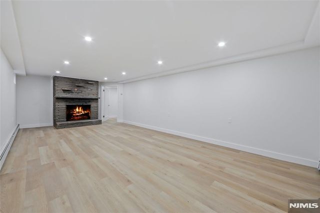 21 E Central Avenue, Bergenfield, NJ 07621