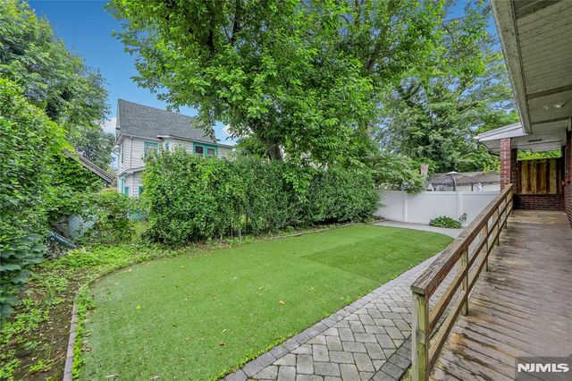 21 E Central Avenue, Bergenfield, NJ 07621