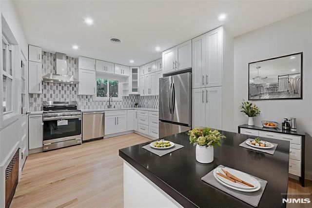 21 E Central Avenue, Bergenfield, NJ 07621