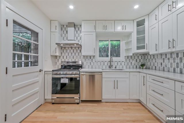 21 E Central Avenue, Bergenfield, NJ 07621