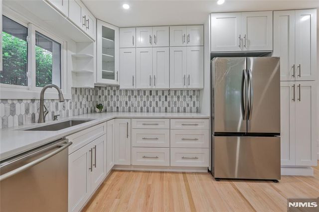 21 E Central Avenue, Bergenfield, NJ 07621