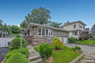21 E Central Avenue, Bergenfield, NJ 07621
