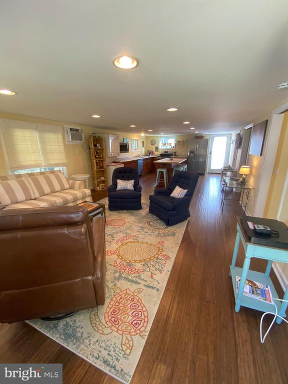 Image 9 of property listing at 20805 SEVERN RD, Ewell, MD 21824