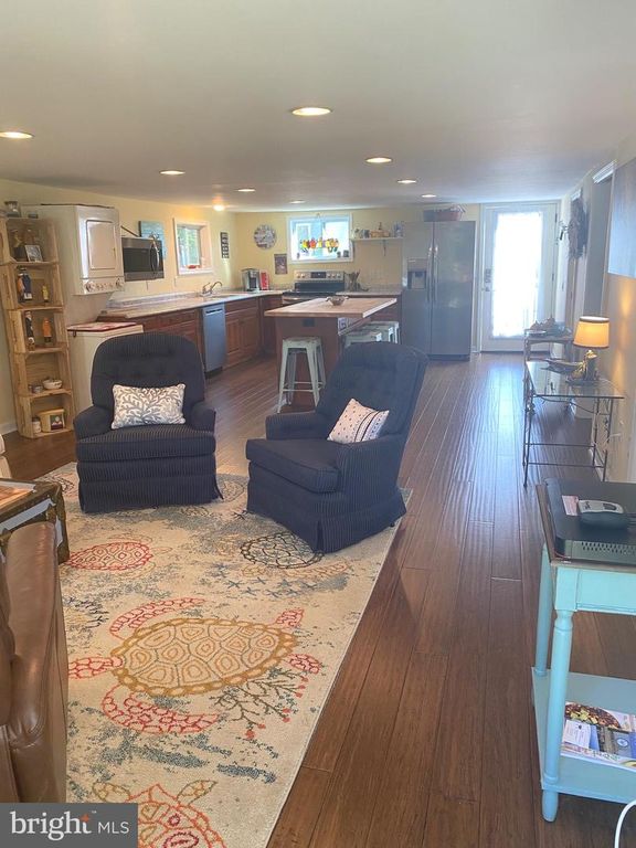Image 10 of property listing at 20805 SEVERN RD, Ewell, MD 21824