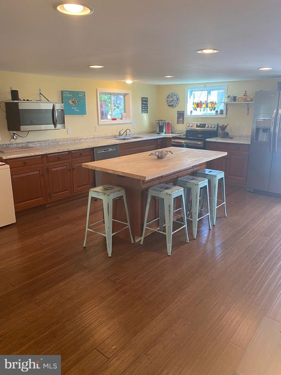 Image 11 of property listing at 20805 SEVERN RD, Ewell, MD 21824