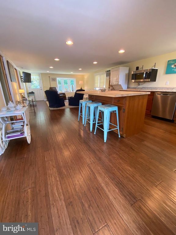 Image 13 of property listing at 20805 SEVERN RD, Ewell, MD 21824
