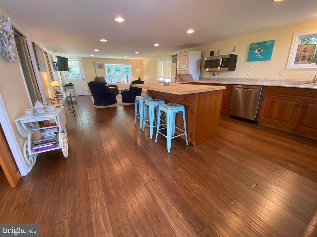 Image 14 of property listing at 20805 SEVERN RD, Ewell, MD 21824