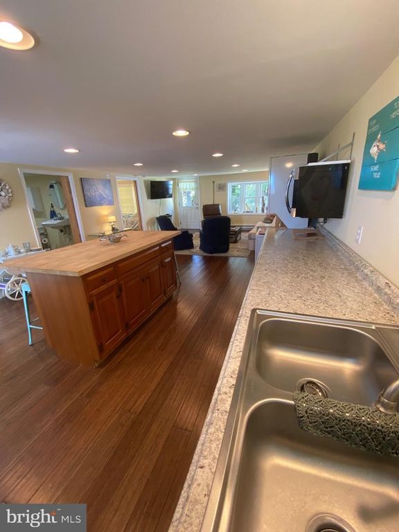 Image 15 of property listing at 20805 SEVERN RD, Ewell, MD 21824